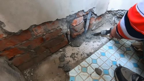 房子水管漏水找不到漏水处怎么办 来看看水电工是怎么处理的 