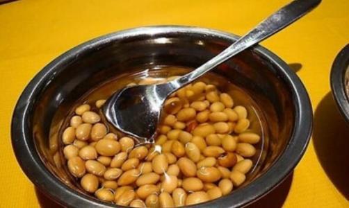 黄豆煮一煮泡点水,15天给花浇一勺,全年不施肥,养啥都爆盆 花卉 